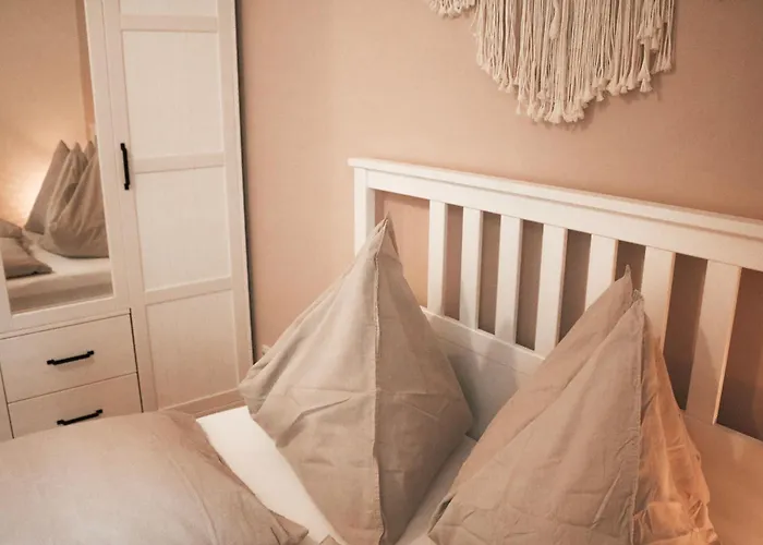 Cozy And Charming Near Centre With 2 Bathrooms アパート