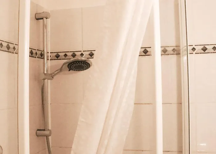 Cozy And Charming Near Centre With 2 Bathrooms グラーツ