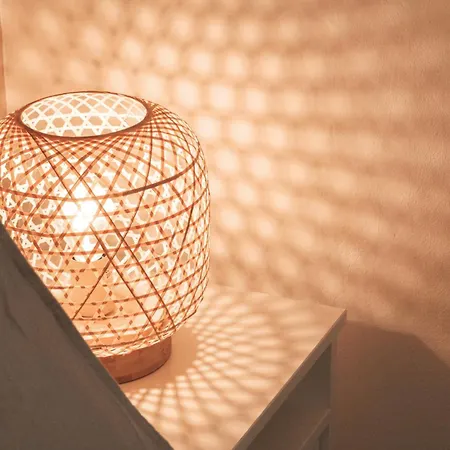 Cozy And Charming Near Centre With 2 Bathrooms *