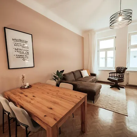 Cozy And Charming Near Centre With 2 Bathrooms