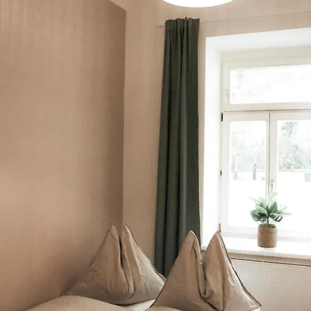 Cozy And Charming Near Centre With 2 Bathrooms