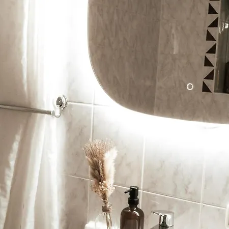 Cozy And Charming Near Centre With 2 Bathrooms Apartment