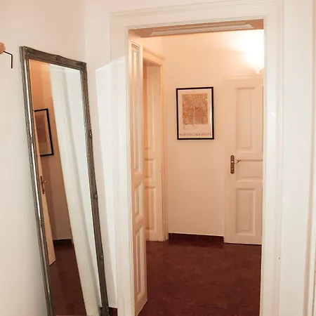 Cozy And Charming Near Centre With 2 Bathrooms