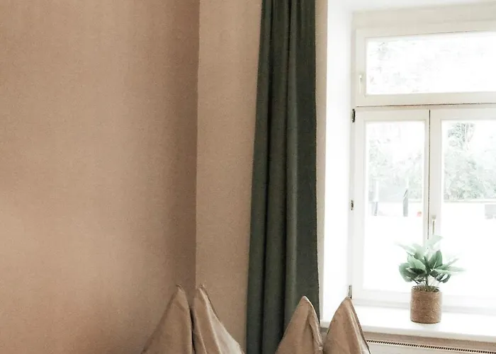 Cozy And Charming Near Centre With 2 Bathrooms